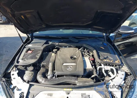 2015 Mercedes-Benz C 300 Sport 4Matic z USA, uszkodzony, nr VIN 55SWF4KB4FU007069